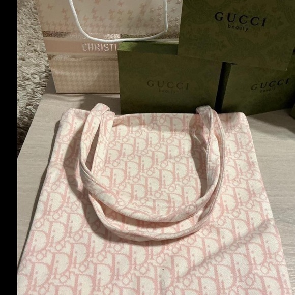 Dior pink Tote stop offering me target prices this is a dior gift with purchase - Picture 2 of 6